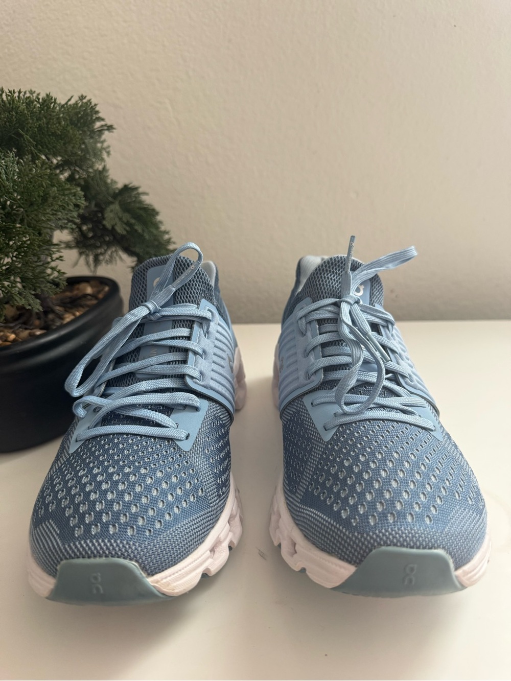 On Running Women size 9  Cloudswift Sneakers in Light Blue and White - Picture 3 of 9